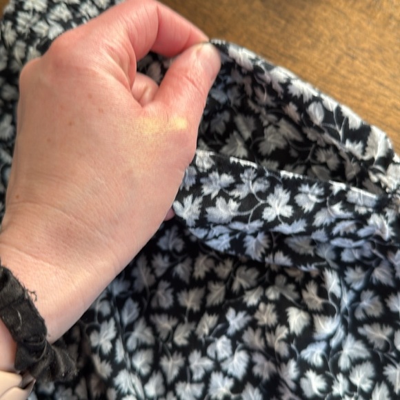 Vintage Honors Apparel Black and White Long shorts with Floral Print medium - Picture 10 of 10